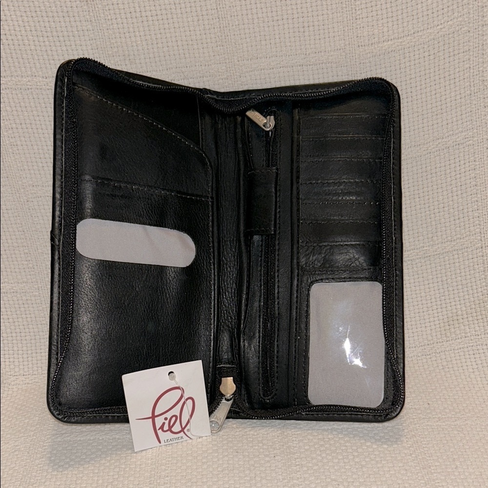 PIEL Sleek Black Leather Wallet - Picture 2 of 8